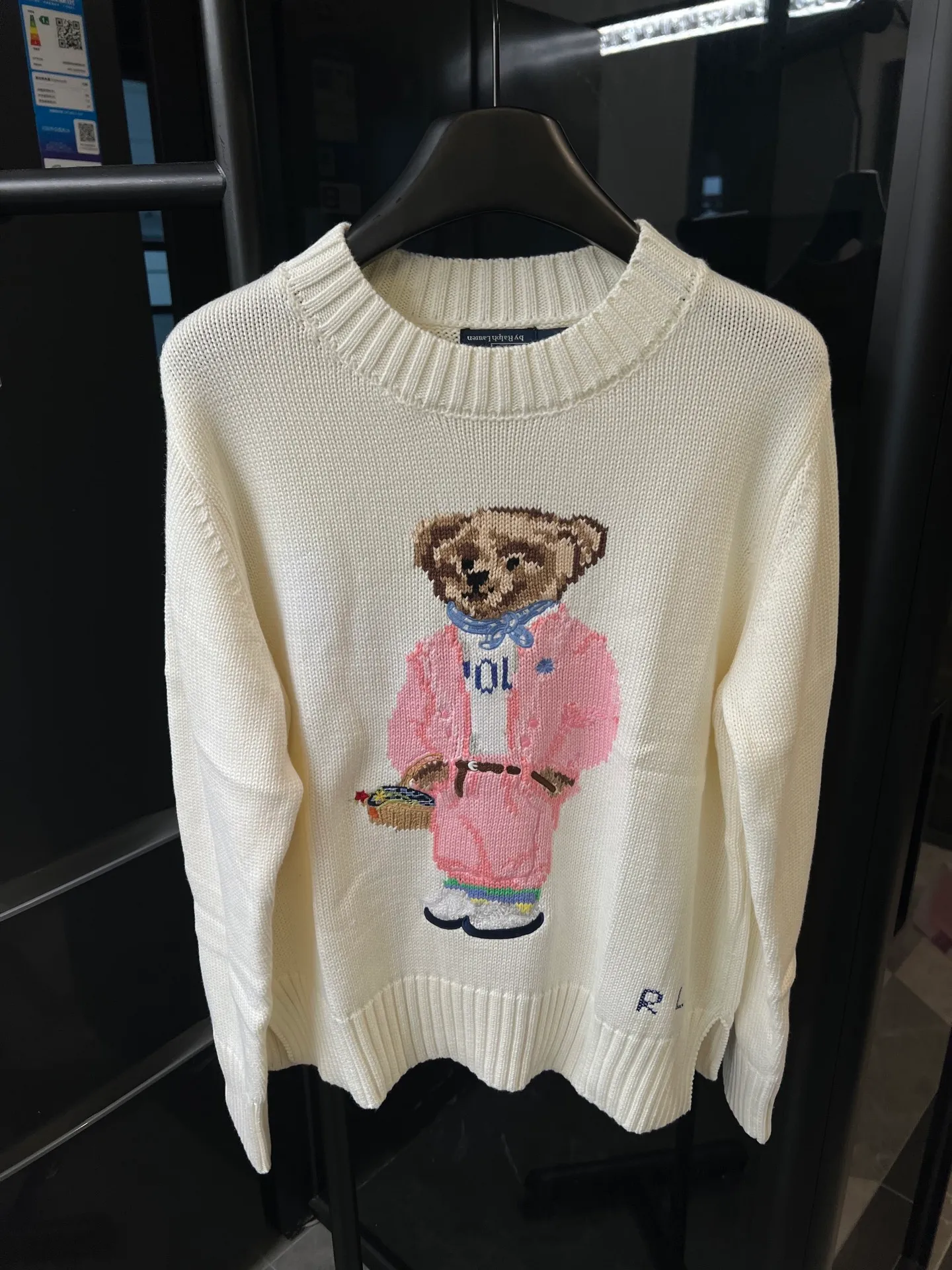 P430 [Next day] Rah Lauren/Raph classic bear wool round neck pullover sweater (off-white) High-end customized wool blended yarn fabric 90% wool 10% cashmere material Skin-friendly, delicate, soft and comfortable One-piece back-shoulder gathers Size: s m l Detailed sizes can be found in Figure 9